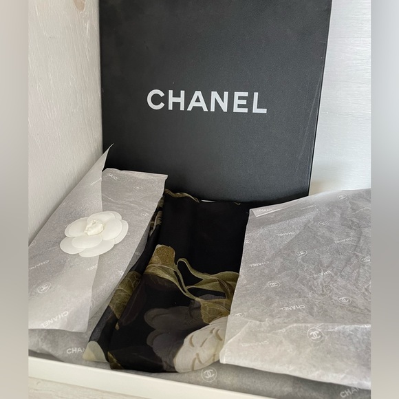 WINTER SALE ‼️ Authentic Chanel black silk chiffon scarf with white camellias - Picture 9 of 9